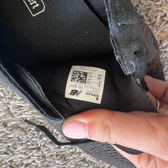 New Balance Women's Running Shoes Size 8 - Picture 2 of 5